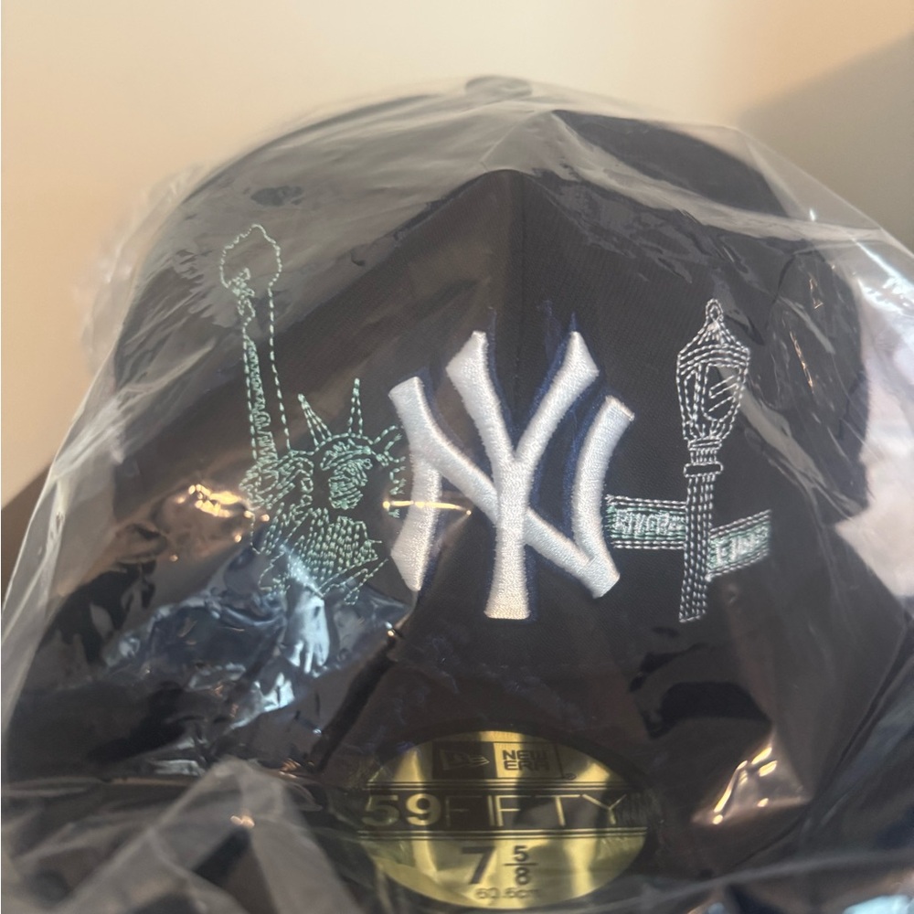 New York Yankees New Era State Stitch
59FIFTY Fitted Hat - Navy